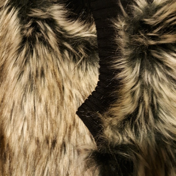 FURRY SILVER GRAY &  BLACK VEST, L - Picture 8 of 8